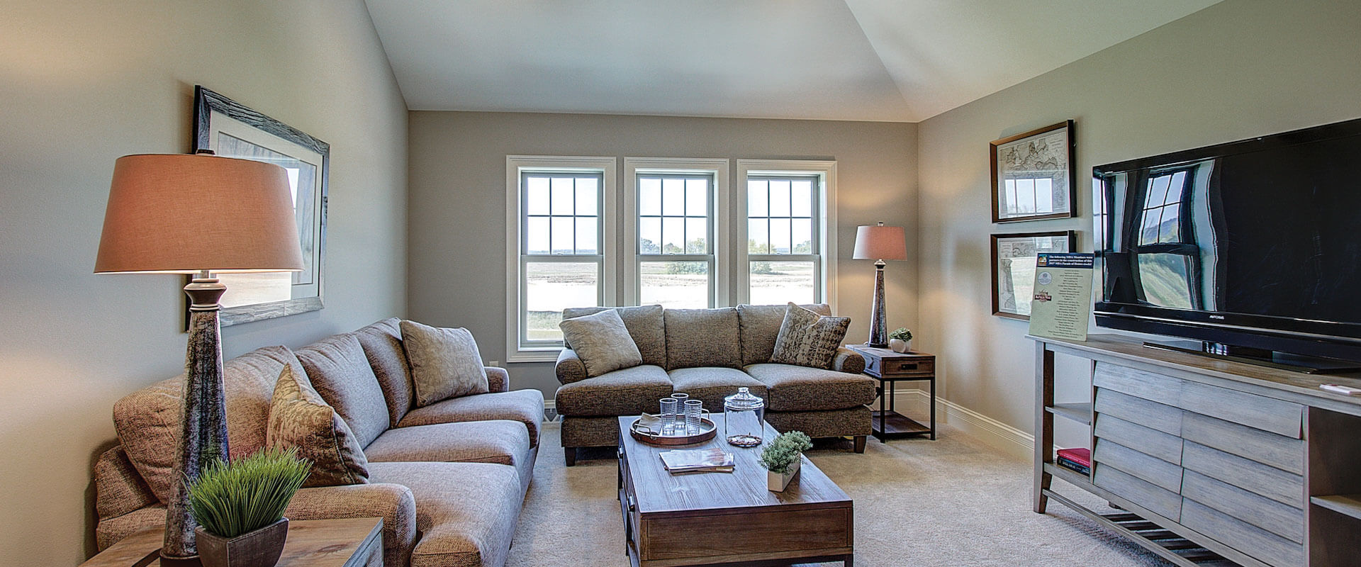 Forgent Double Hungs AG230