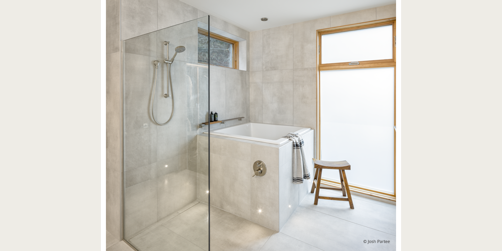 VistaLuxe WD LINE direct set and crank-out awnings